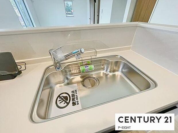 浄水器内蔵型のため、キッチン回りもスリムな印象です!