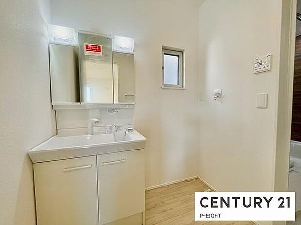 明るい洗面台で、毎日の身支度を!