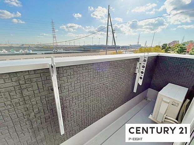 洗濯物は日当たりの良いベランダへ!