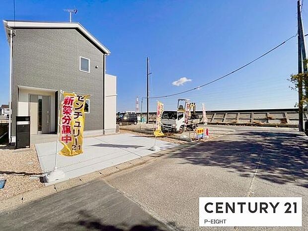 幅員約6.0mのゆとりある道路です!駐車も快適です!