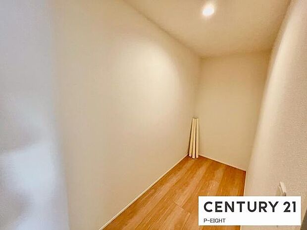 キッチンに便利な大容量パントリー付き！