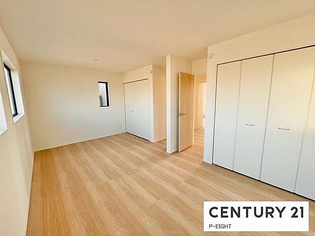 大きな一部屋でも、仕切って二部屋でも、ライフステージに合わせて変化させられる居室！