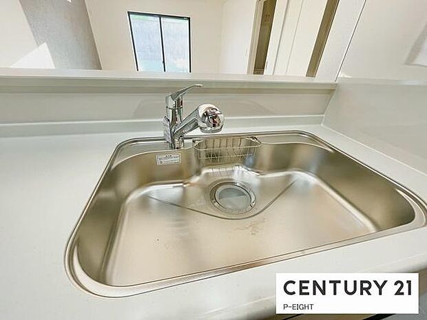 浄水器内蔵型のため、キッチン回りもスリムな印象です！