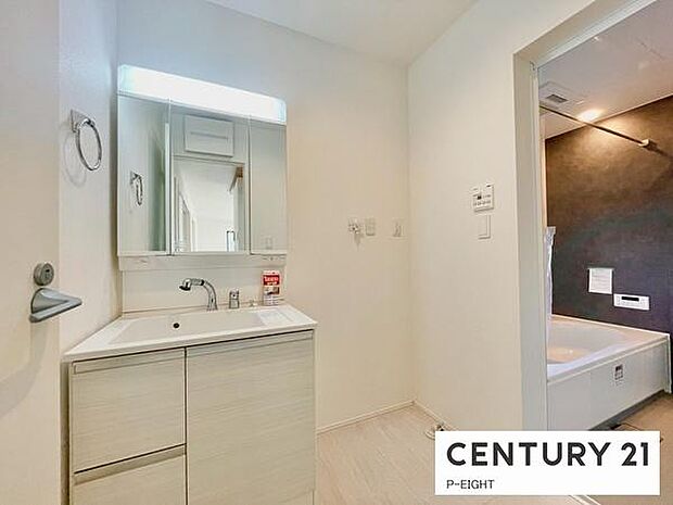 明るい洗面台で、毎日の身支度を！