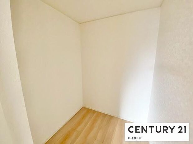 ウォークインクローゼットでたくさん収納できます！