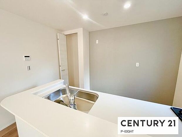 キッチンには便利な収納スペースあり!