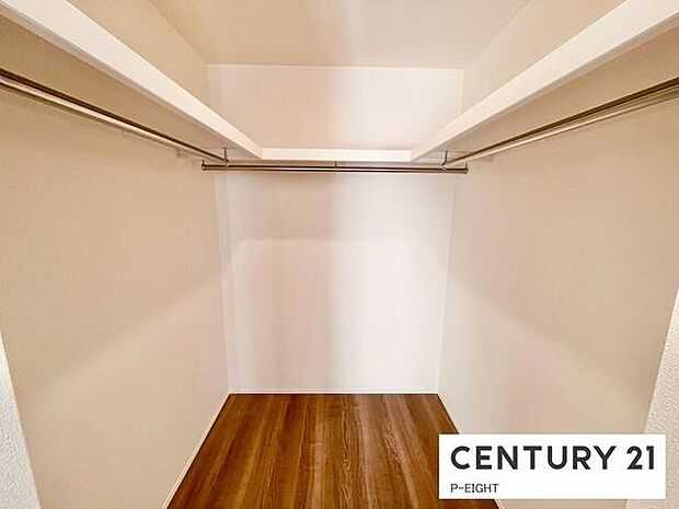 ウォークインクローゼットでたくさん収納できます!