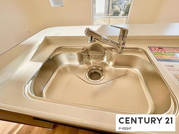 浄水器内蔵型のため、キッチン回りもスリムな印象です！