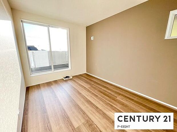 壁の色もアクセントとなりおしゃれな内装です！