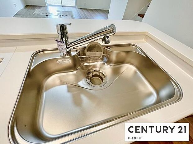 浄水器内蔵型のため、キッチン回りもスリムな印象です！