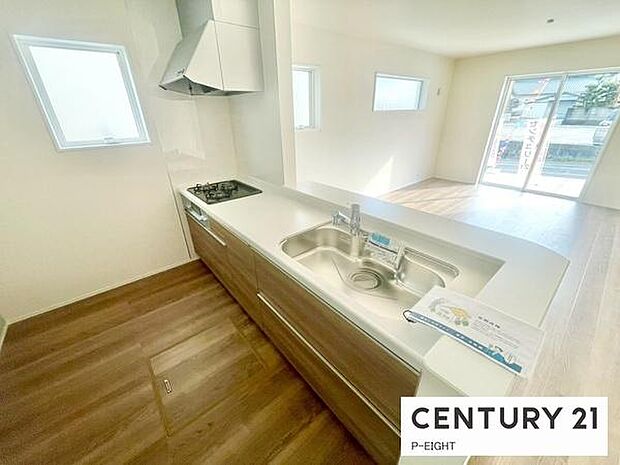 料理をしながらリビングを見渡せるつくりで、料理中も家族との会話がはずみます。