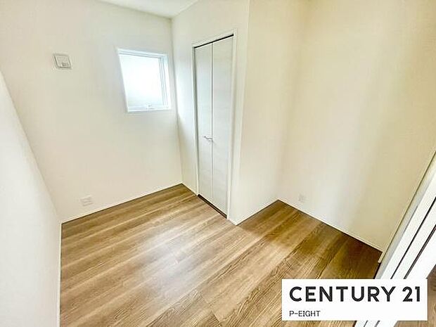 リビング横に便利な洋室！