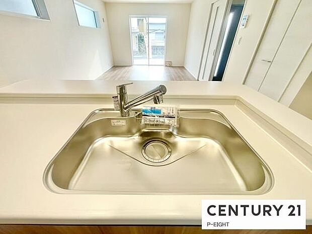 浄水器内蔵型のため、キッチン回りもスリムな印象です！