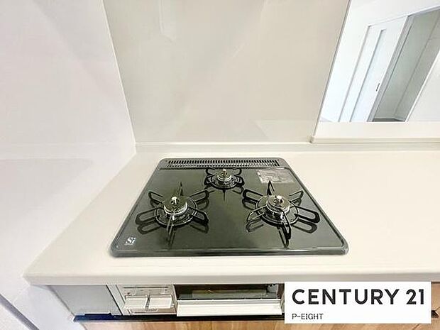 三口ガスコンロで料理もはかどりますね！グリルもあります！