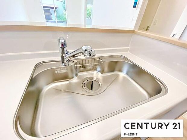 浄水器内蔵型のため、キッチン回りもスリムな印象です!