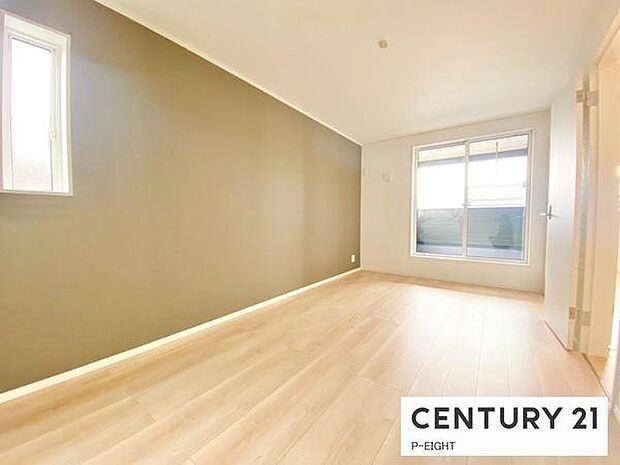 壁の色もアクセントとなりおしゃれな内装です!