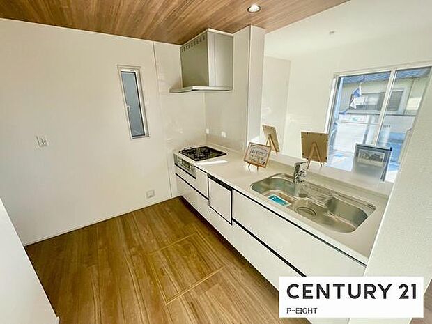 料理をしながらリビングを見渡せるつくりで、料理中も家族との会話がはずみます。