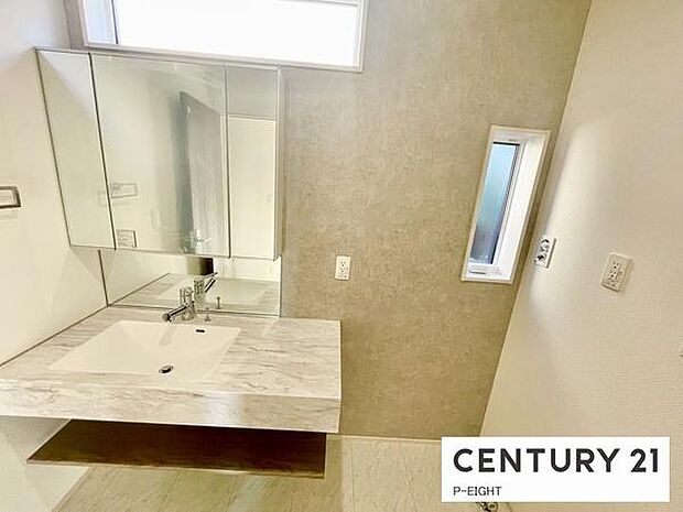 広々明るい洗面台で、毎日の身支度を!