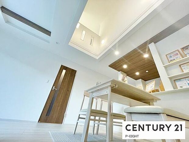 吹き抜けで開放感のあるリビングです！