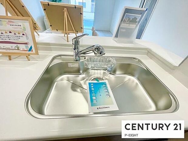 浄水器内蔵型のため、キッチン回りもスリムな印象です！