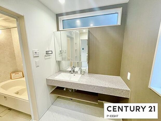 広々明るい洗面台で、毎日の身支度を！