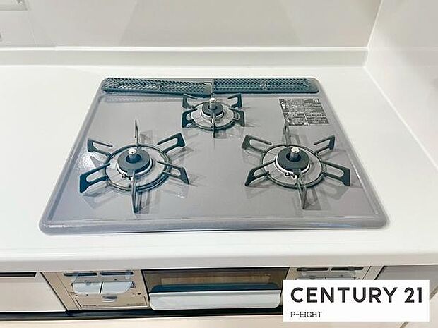 三口コンロで料理もはかどりますね！グリルもあります！