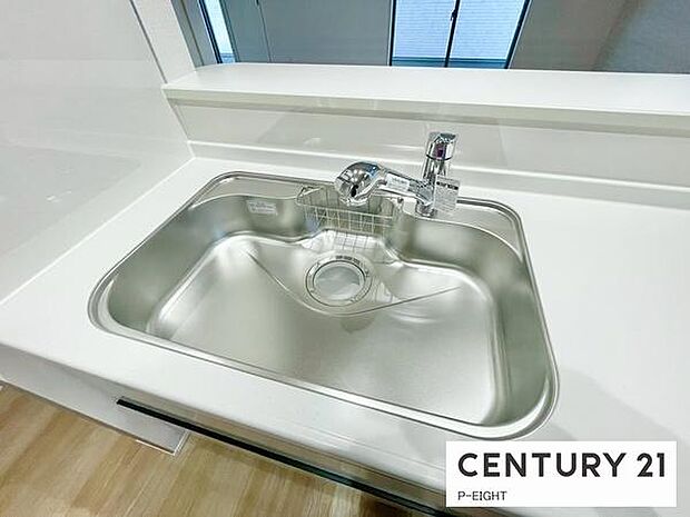 浄水器内蔵型のため、キッチン回りもスリムな印象です！