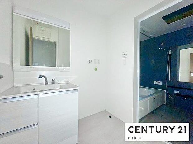 明るい洗面台で、毎日の身支度を!