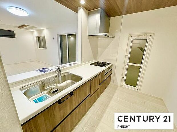 料理をしながらリビングを見渡せるつくりで、料理中も家族との会話がはずみます。