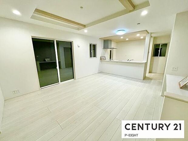 家族の笑い声が聞こえてきそうな、暖かい空間になっています。