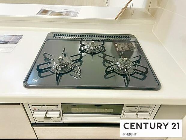 三口コンロで料理もはかどりますね！グリルもあります！