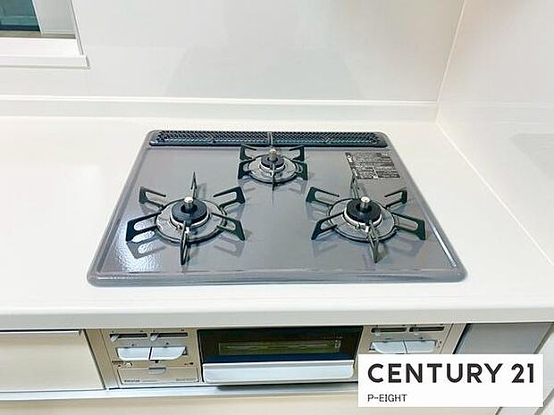 三口ガスコンロで料理もはかどりますね！グリルもあります！