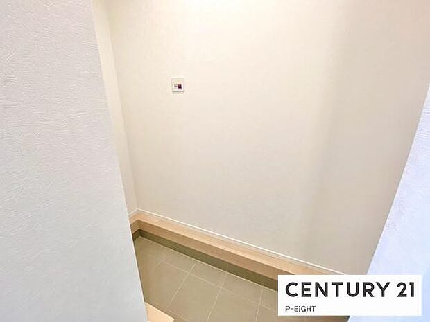 ベビーカーやゴルフクラブなども置ける便利な収納スペースがあります!