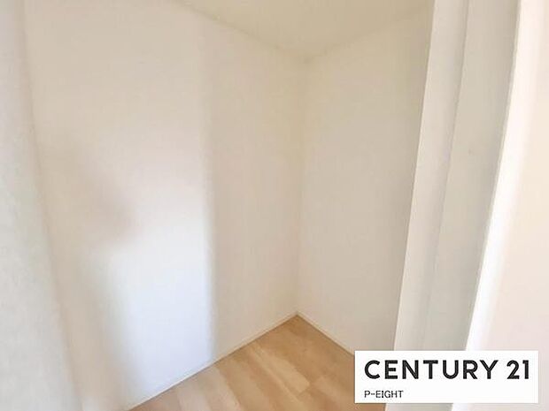 ウォークインクローゼットで楽々収納！