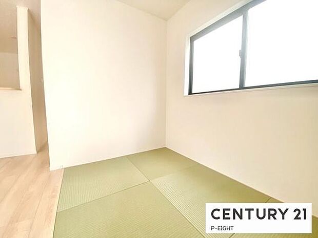 子育てや来客時に便利な畳コーナーがあります!