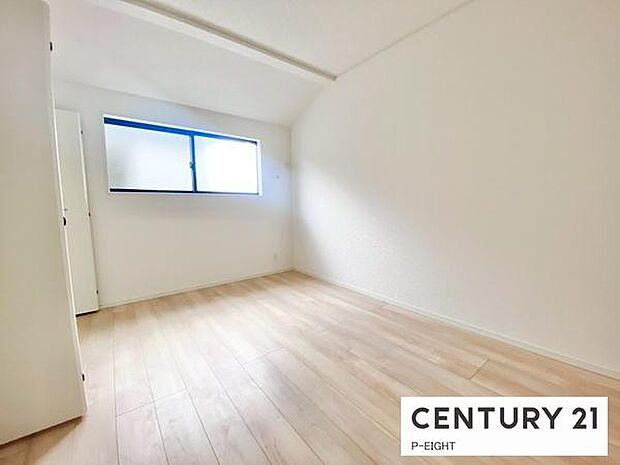 白を基調とした明るい部屋です!