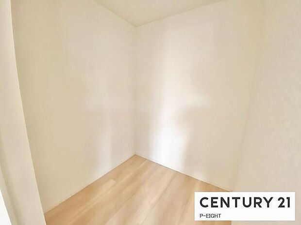 ウォークインクローゼットでたくさん収納できます!