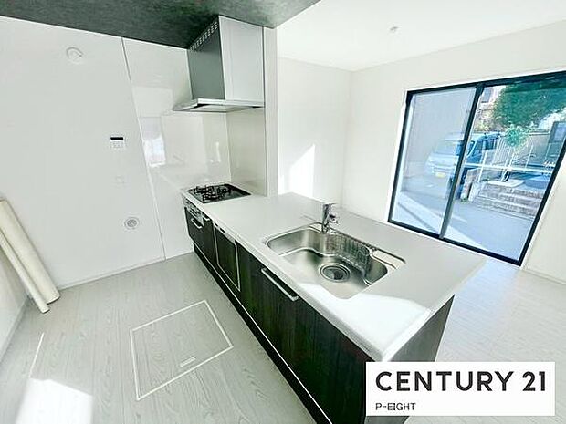 料理をしながらリビングを見渡せるつくりで、料理中も家族との会話がはずみます。