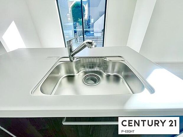 浄水器内蔵型のため、キッチン回りもスリムな印象です！