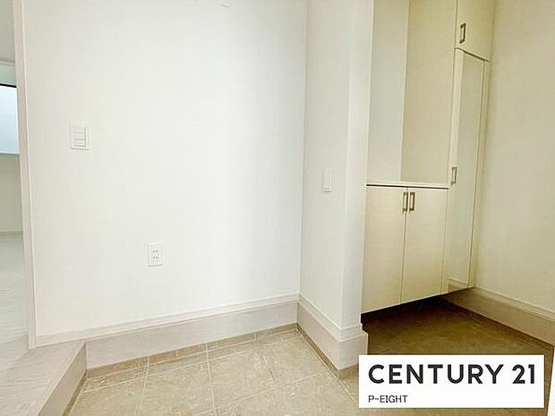 白を基調とした明るい玄関です！