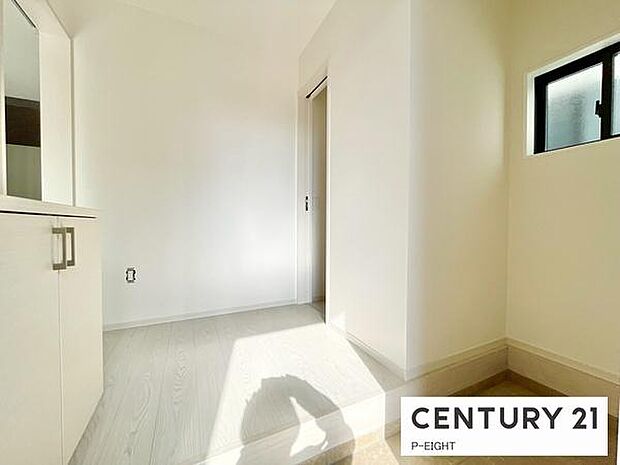 白を基調とした明るい玄関です！