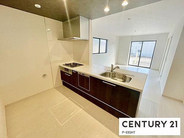 料理をしながらリビングを見渡せるつくりで、料理中も家族との会話がはずみます。