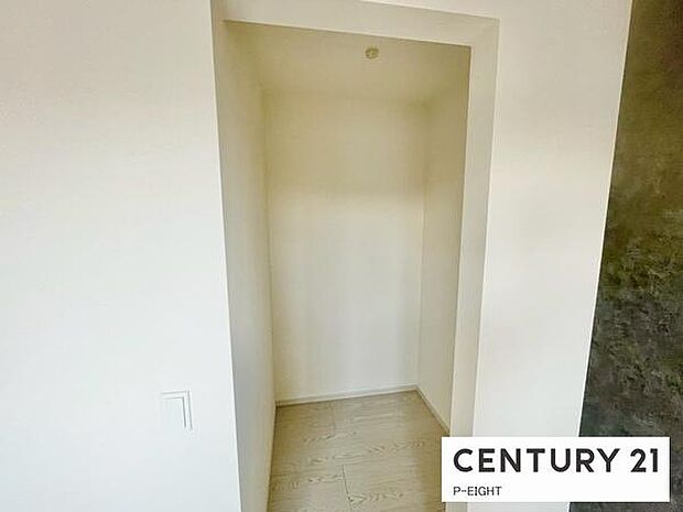 ウォークインクローゼットでたくさん収納できます!