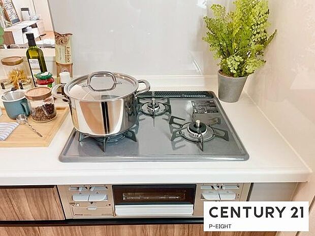 三口コンロで料理もはかどりますね!グリルもあります!