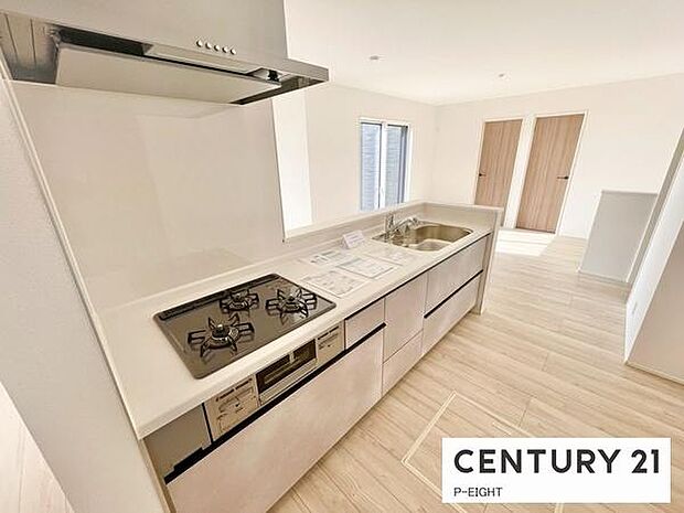 料理をしながらリビングを見渡せるつくりで、料理中も家族との会話がはずみます。