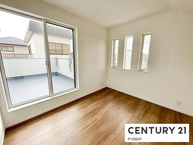 バルコニーに面している明るい部屋です！