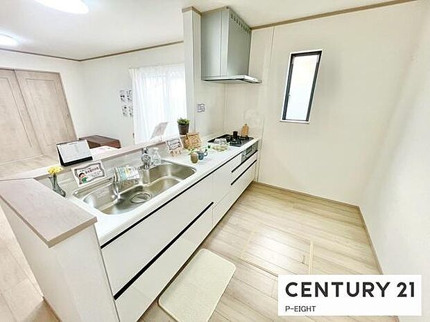 料理をしながらリビングを見渡せるつくりで、料理中も家族との会話がはずみます。