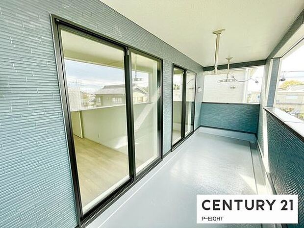 洗濯物を干せるバルコニーです!