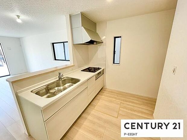 料理をしながらリビングを見渡せるつくりで、料理中も家族との会話がはずみます。