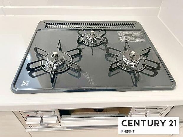 三口ガスコンロで料理もはかどりますね！グリルもあります！